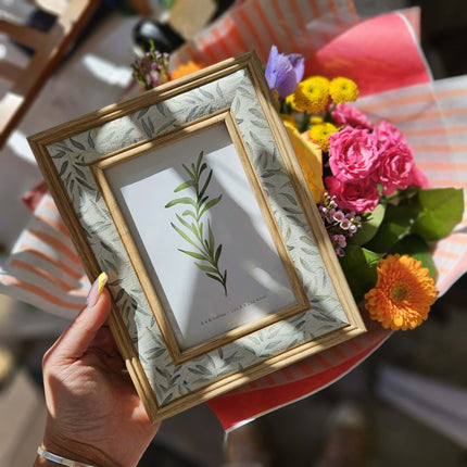 The Olive Leaf Photo Frame - Nature - inspired design for your memories, fits 6x4 inches.6x4 FrameBoho Photo