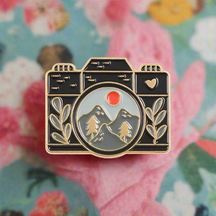 Vintage Camera Pin Badge Brooch - Boho Photo