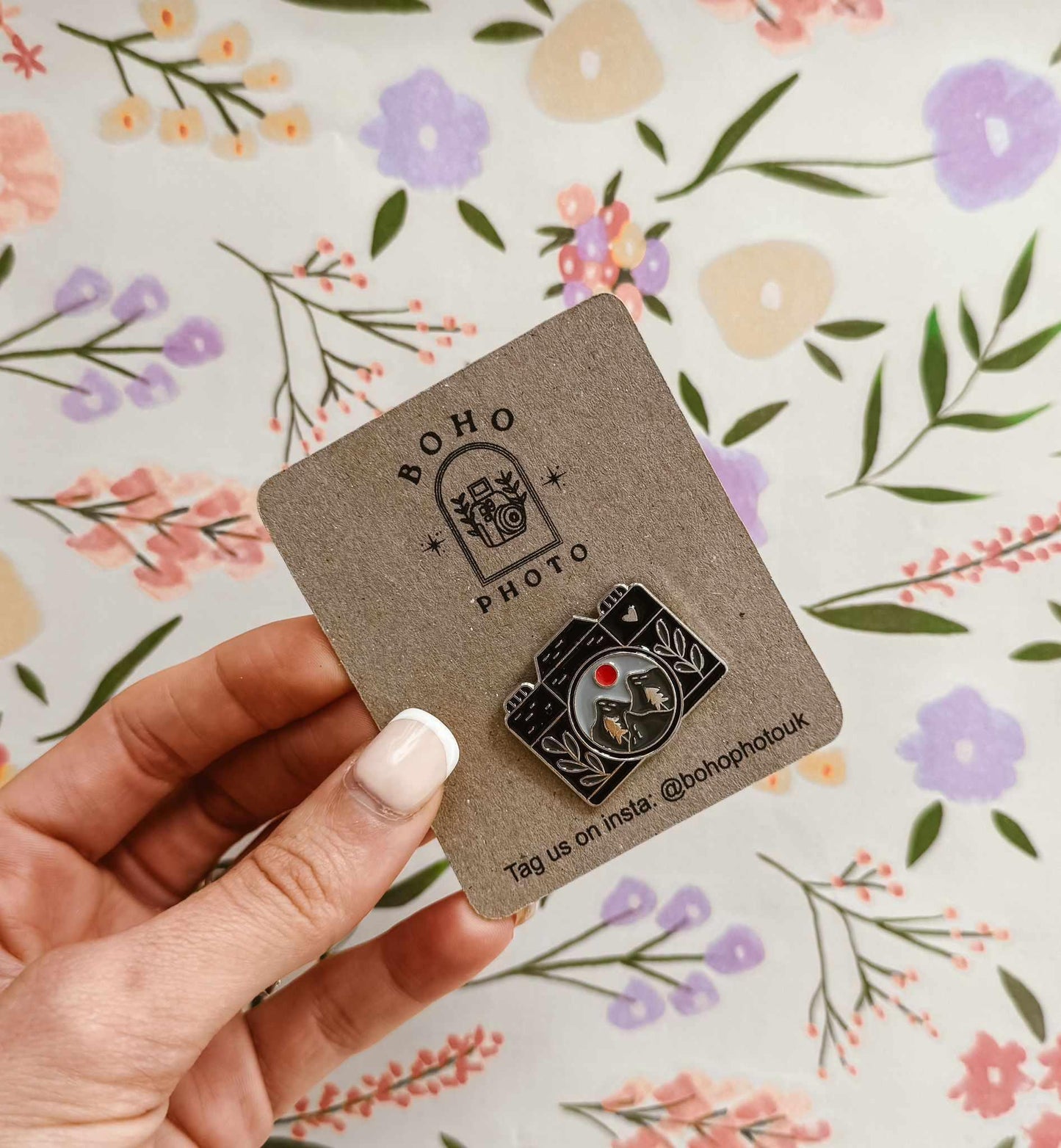 Vintage Camera Pin Badge Brooch - Boho Photo