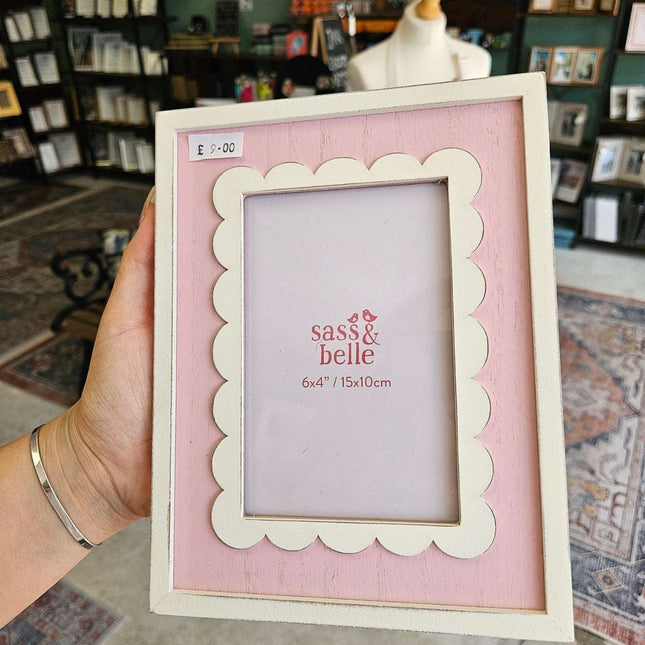 Vintage Pink Scalloped 6x4" Photo Frame - PortraitFramesBoho Photo